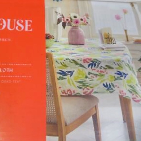 Gorgeous Opalhouse Floral Rectangular Tablecloth, 52" x 70" - Picture 2 of 7